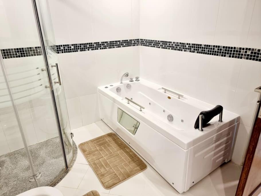 Apartment Three Bedroom Luxury *